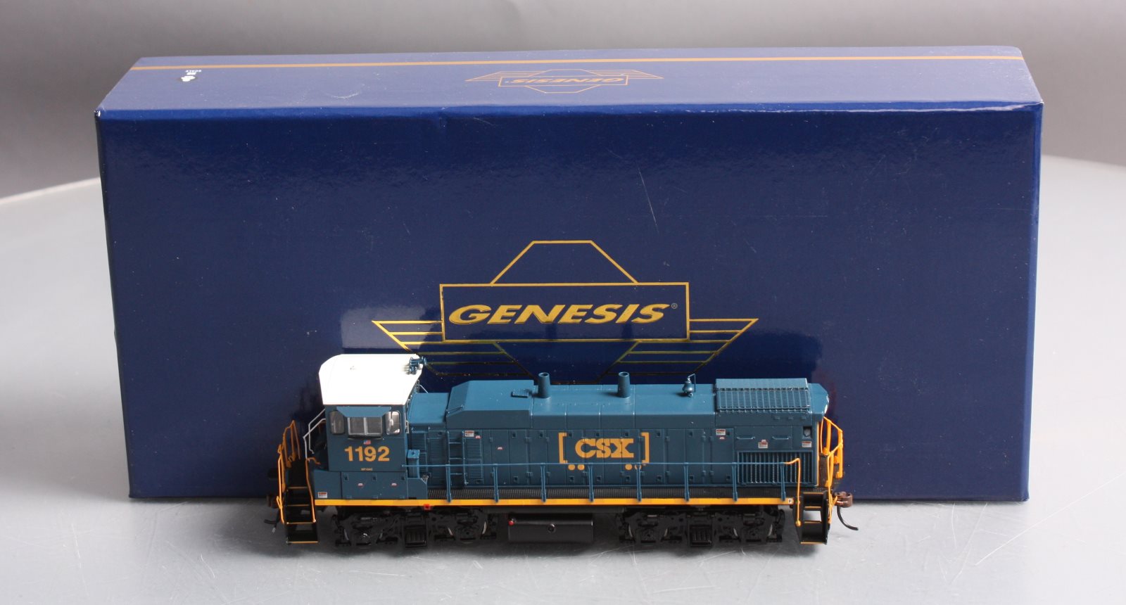 Athearn G66239 HO CSX/Boxcar MP15AC Diesel Locomotive with DCC