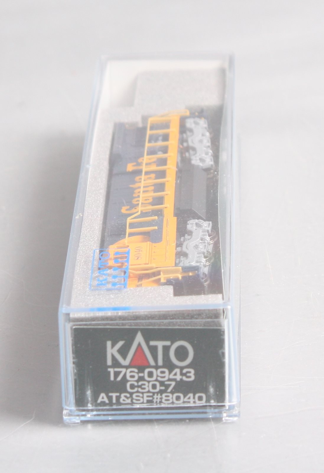 Kato 176-0943 N Scale Santa Fe Diesel Locomotive # 8040