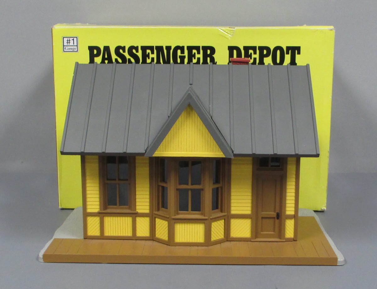 Aristo-Craft 7200 G Scale Passenger Depot – Trainz
