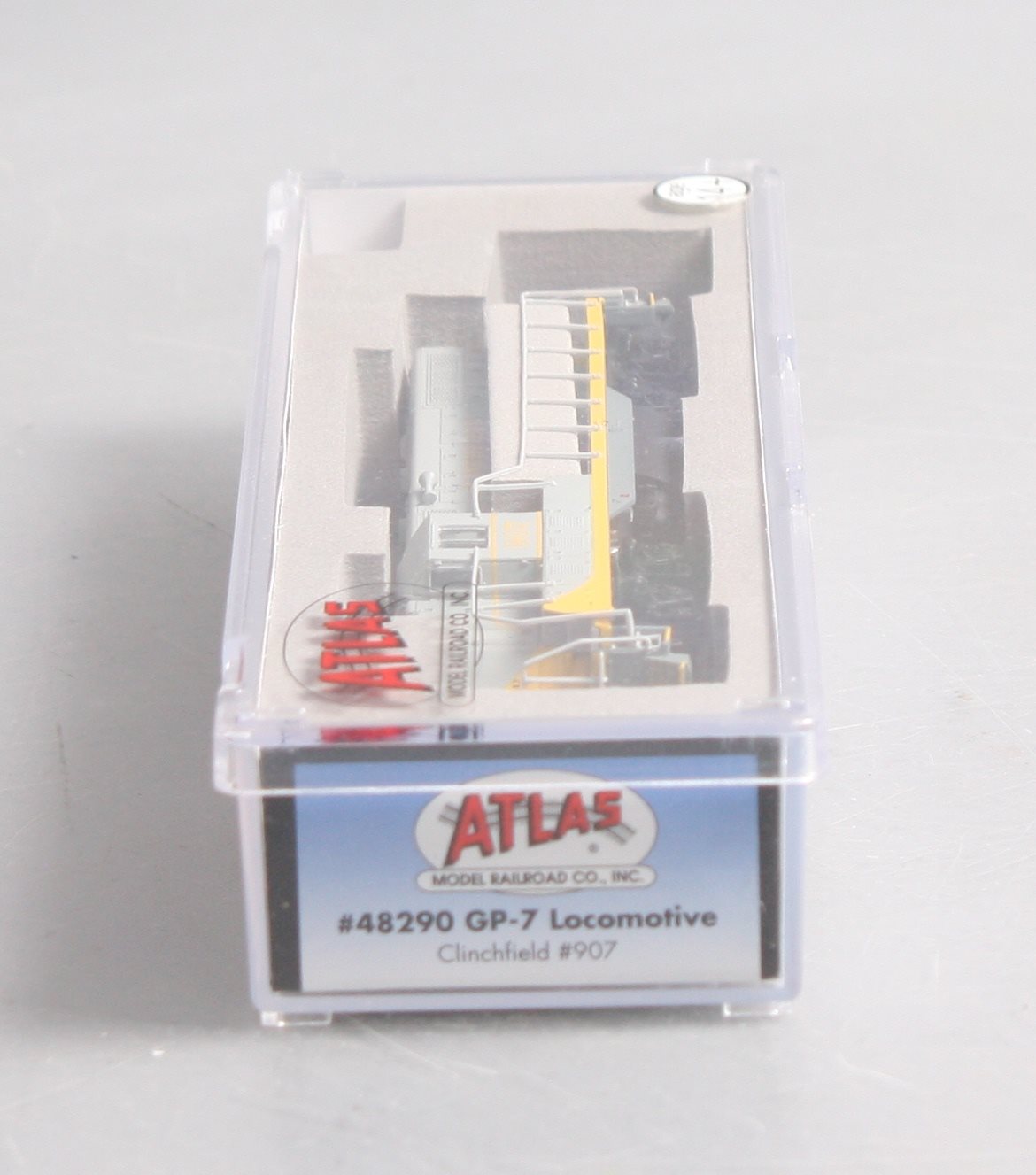 Atlas 48290 N Clinchfield GP-7 Diesel Locomotive #907