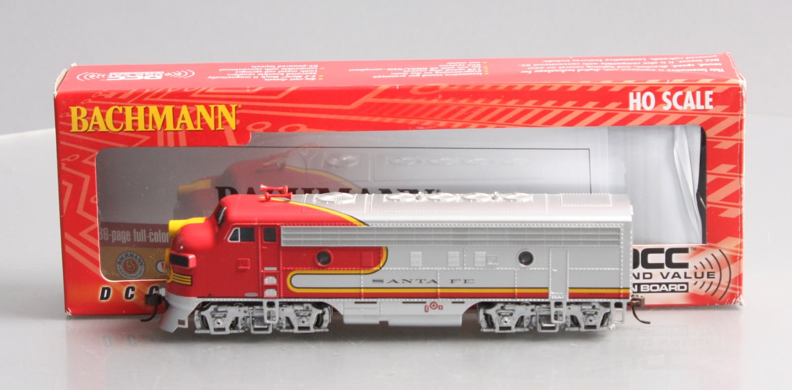 Bachmann 64301 HO Santa Fe F7A Diesel Locomotive w/ DCC – Trainz