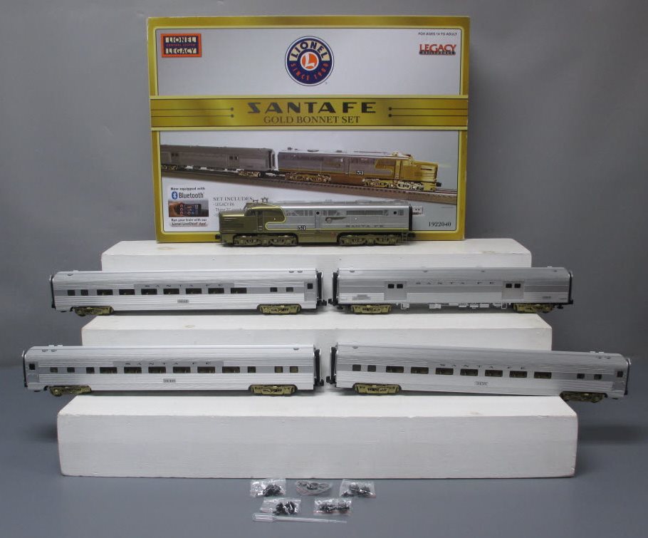 Lionel 1922040 O Gauge SF Gold Bonnet Legacy Diesel Train Set with Blu Trainz
