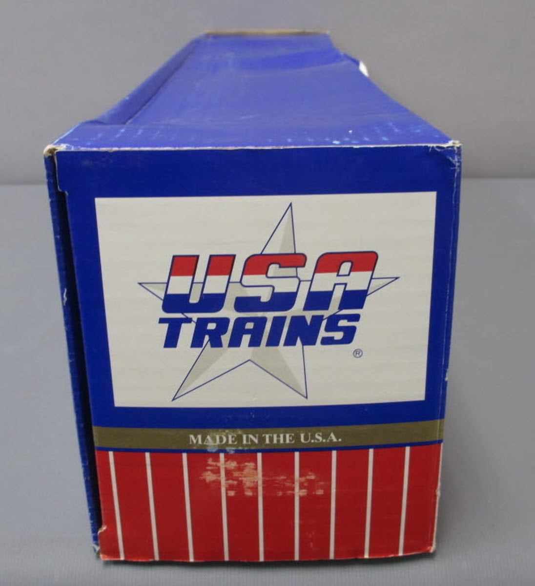 USA Trains R1829 G Great Northern Work Flat Car with Load (Dark Green)