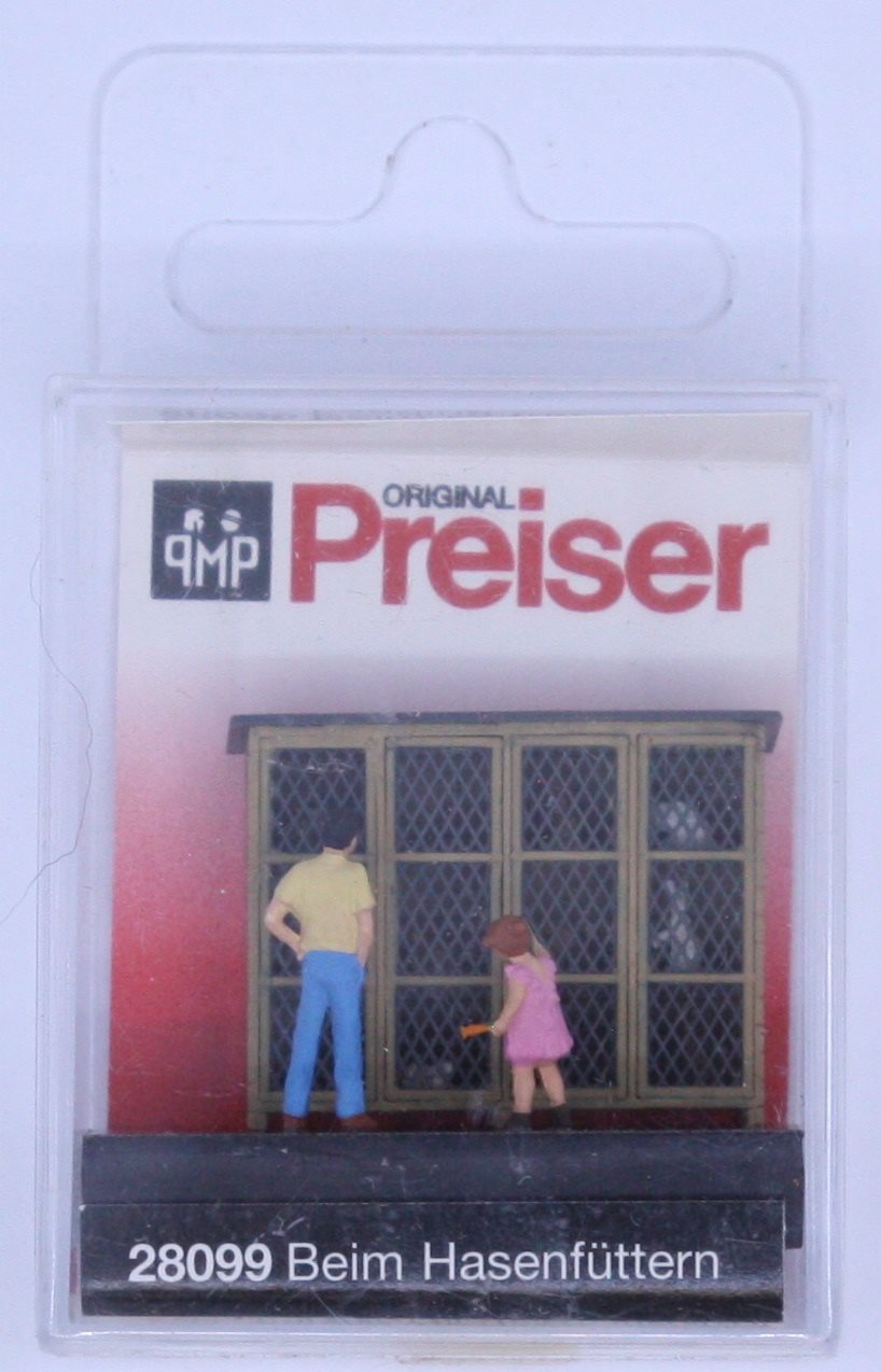 Preiser 28099 HO Scale Feeding the Rabbits Figures (Beim Hasen)