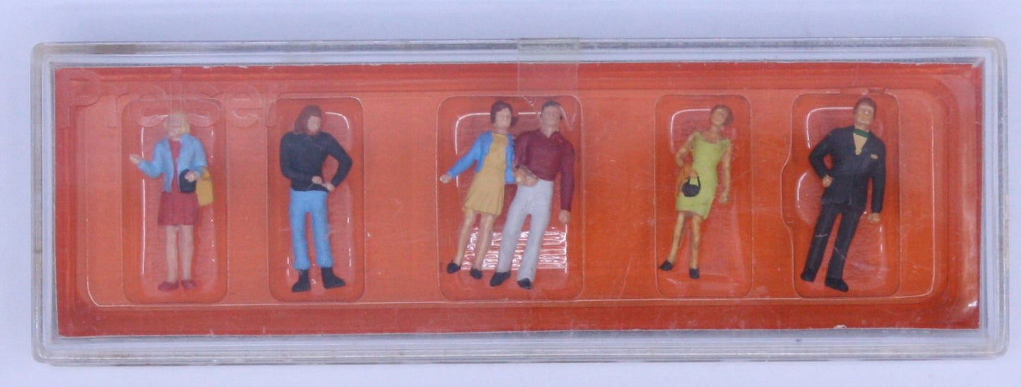 Preiser 10054 HO Scale Couples Figure (Set of 6)