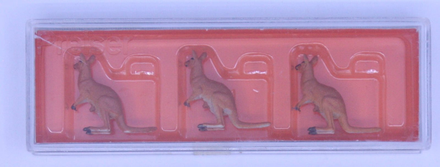 Preiser 20392 HO Animals - Kangaroos Figures (Set of 3)