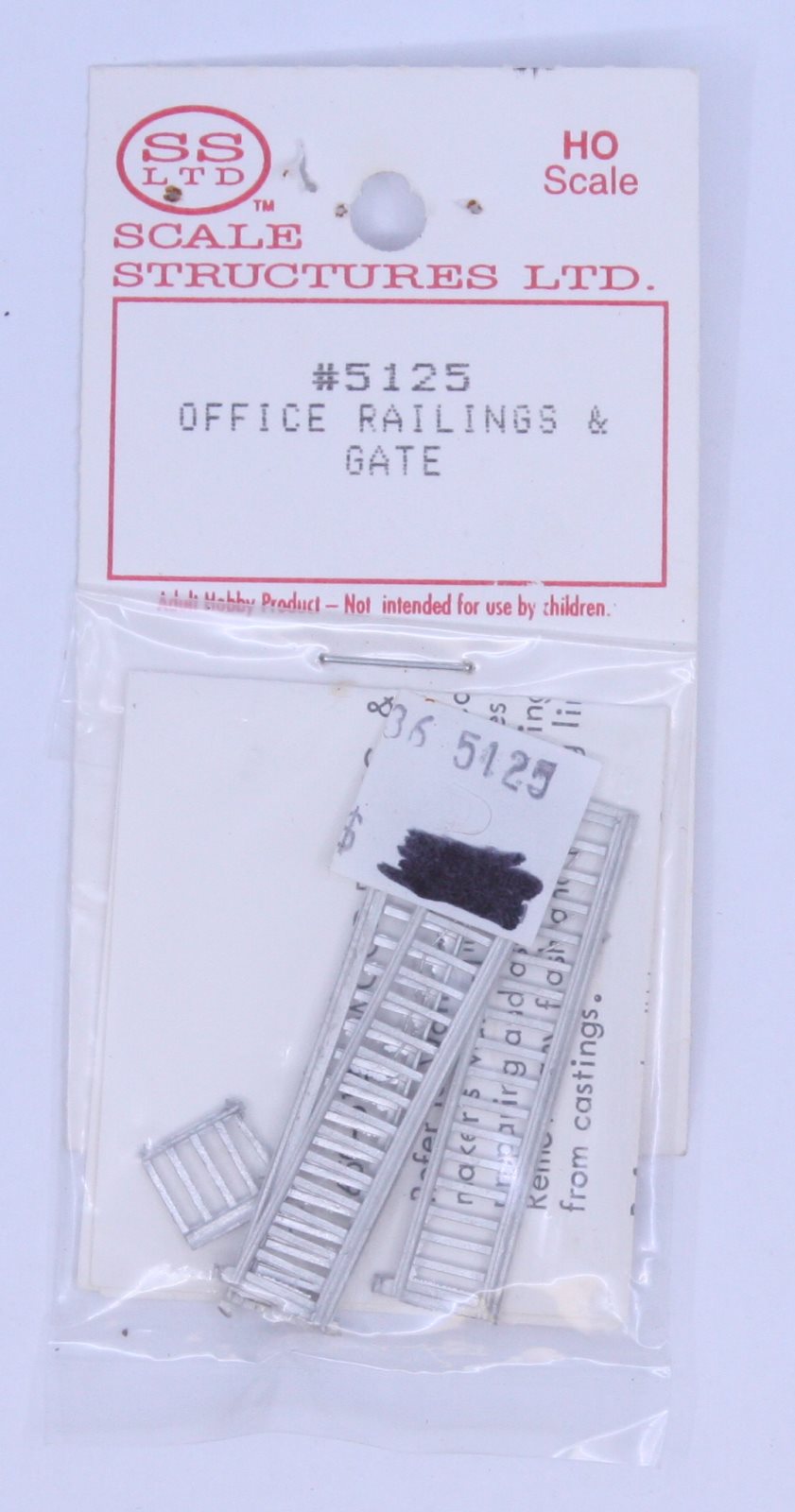 Scale Structures 5125 HO Scale Office Rqailings and Gate