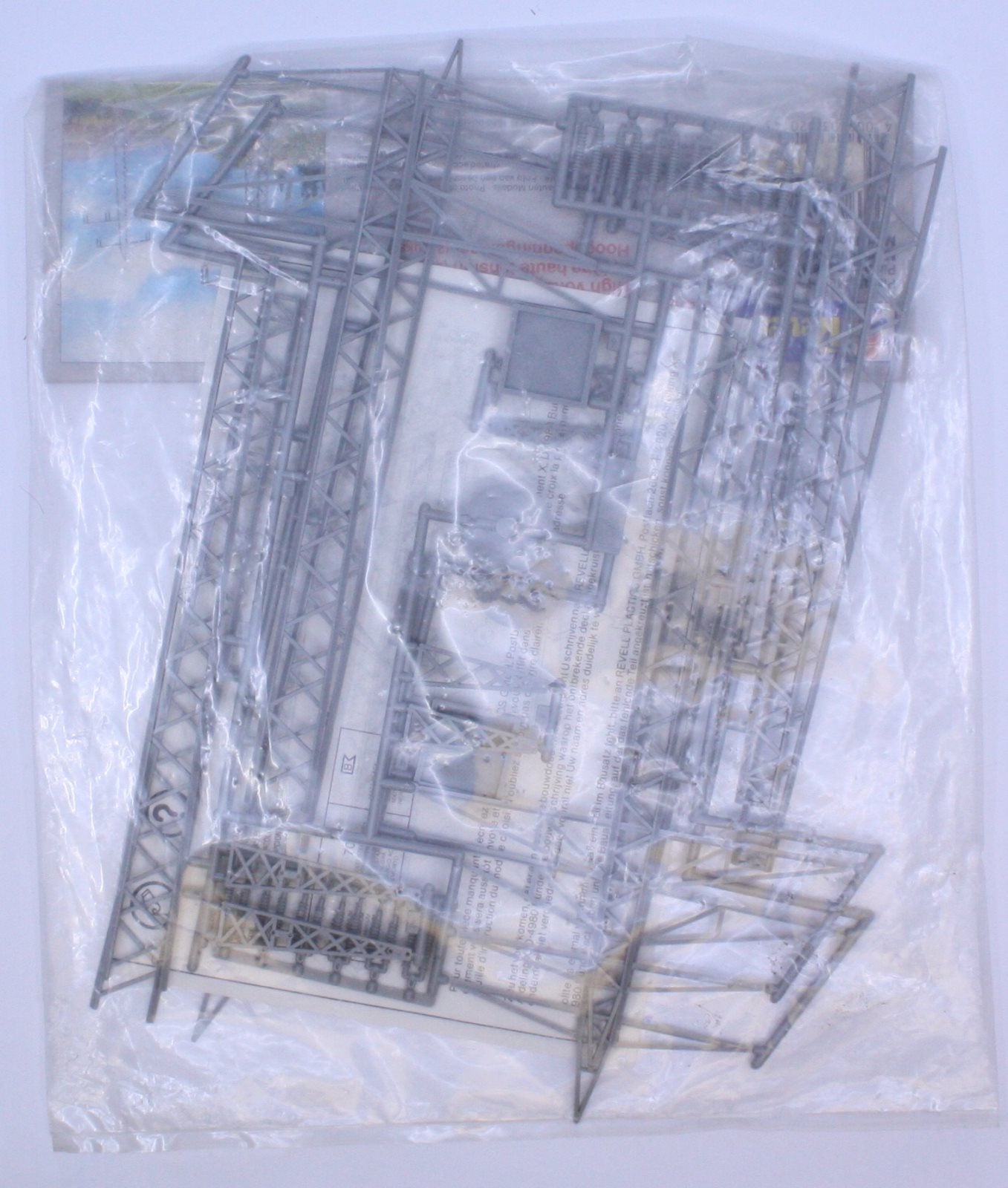 Revell 2014 HO Scale High Voltage Mast (Pack of 2)