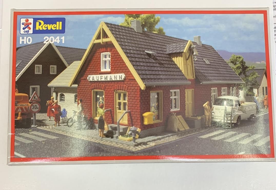 Revell 2041 HO Village Shop Building Kit