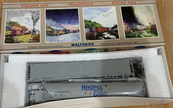 Walthers 932-5802 HO Wonder/Hostess PD Covered Hopper Kit