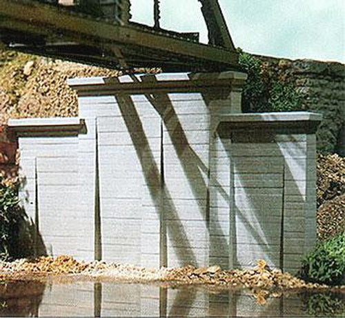 Chooch 8420 HO Scale Concrete Stepped Wall Abutment