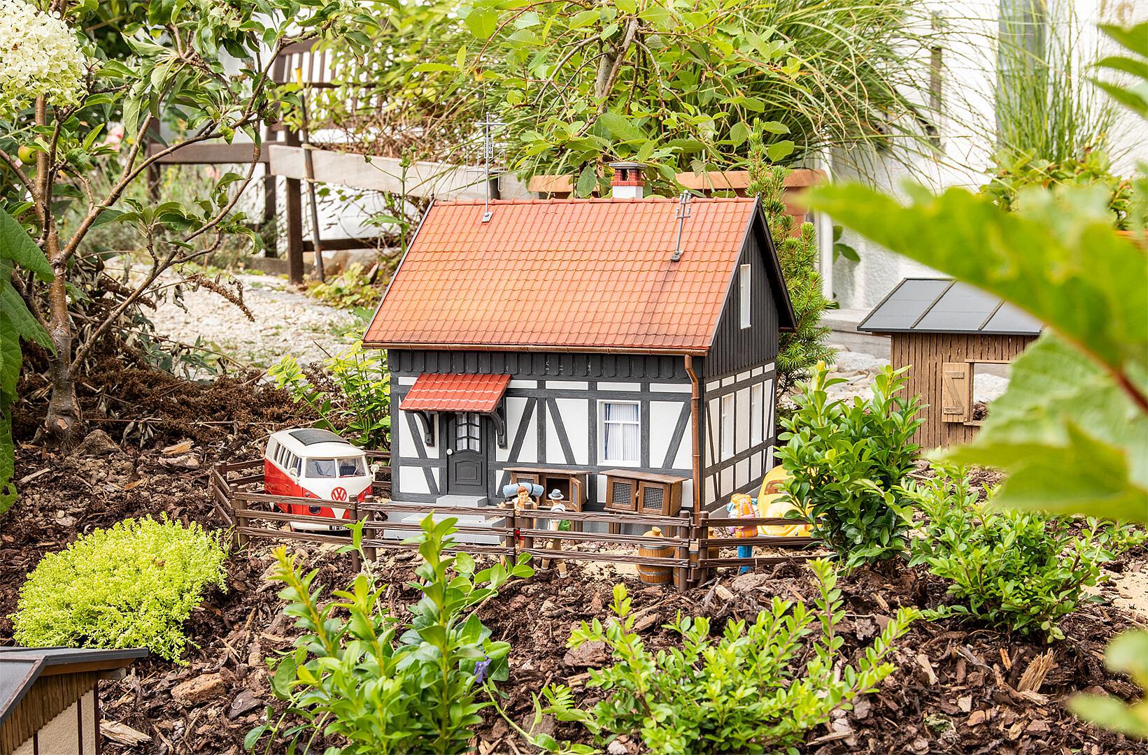 Pola 331780 G Small Half-Timbered House – Trainz