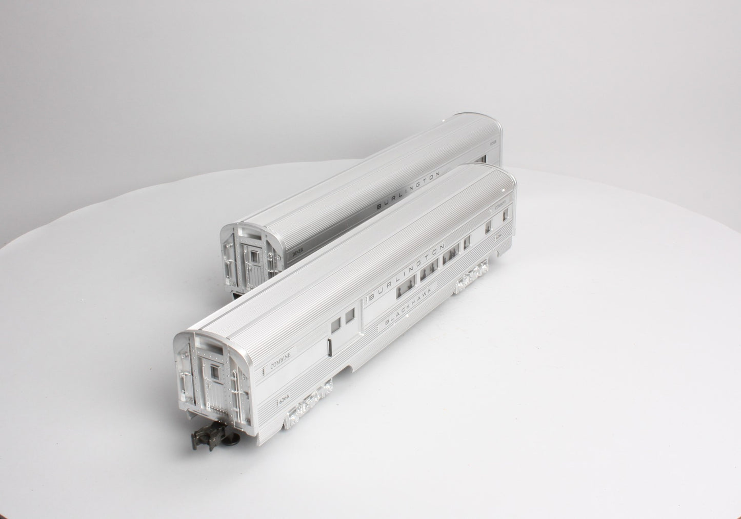 Williams 43002 O Gauge Burlington 60 Ft. Streamline Passenger Car 2-Pack