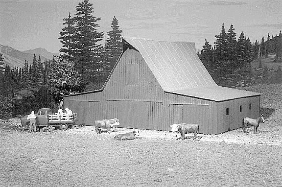 American Model Builders 711 Laser Art Feeder Barn Lineside HO Scale Kit