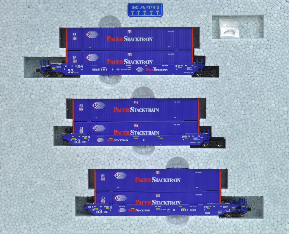 Kato 106-6166 N Pacer Maxi-IV 53' Stack Car #6303 w/Pacer Containers (Pack of 3)