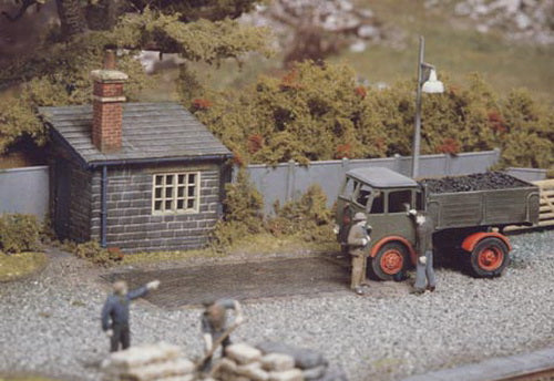 Ratio 524 HO WEIGHBRIDGE AND HUT