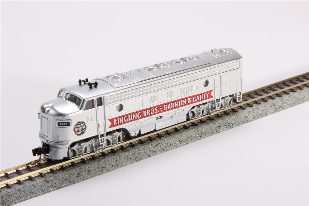 MicroTrains 98500721 N Scale Ringling Bros FP-7 Diesel #1907