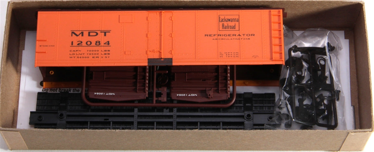 Accurail 8311 HO Lackawanna 40' SW Reefer #12084