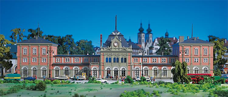 Faller 110111 HO Weinstasse Railway Station – Trainz