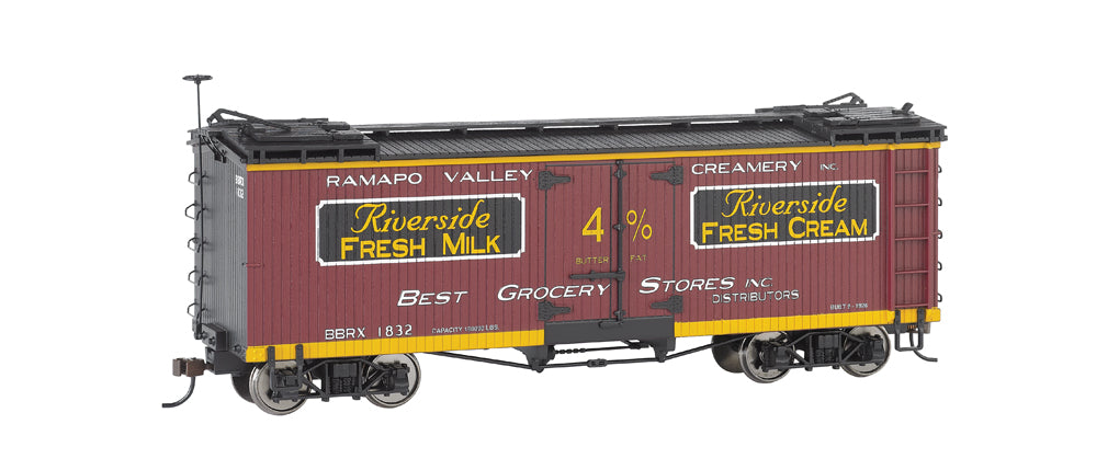 Bachmann 27404 On30 Riverside Milk Dairy Wood Reefer (Billboard Scheme)