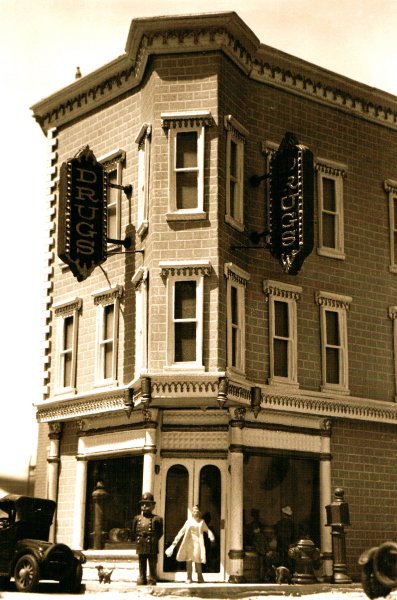 Scale Structures 1111 HO Scale Corner Drug Store Building Kit