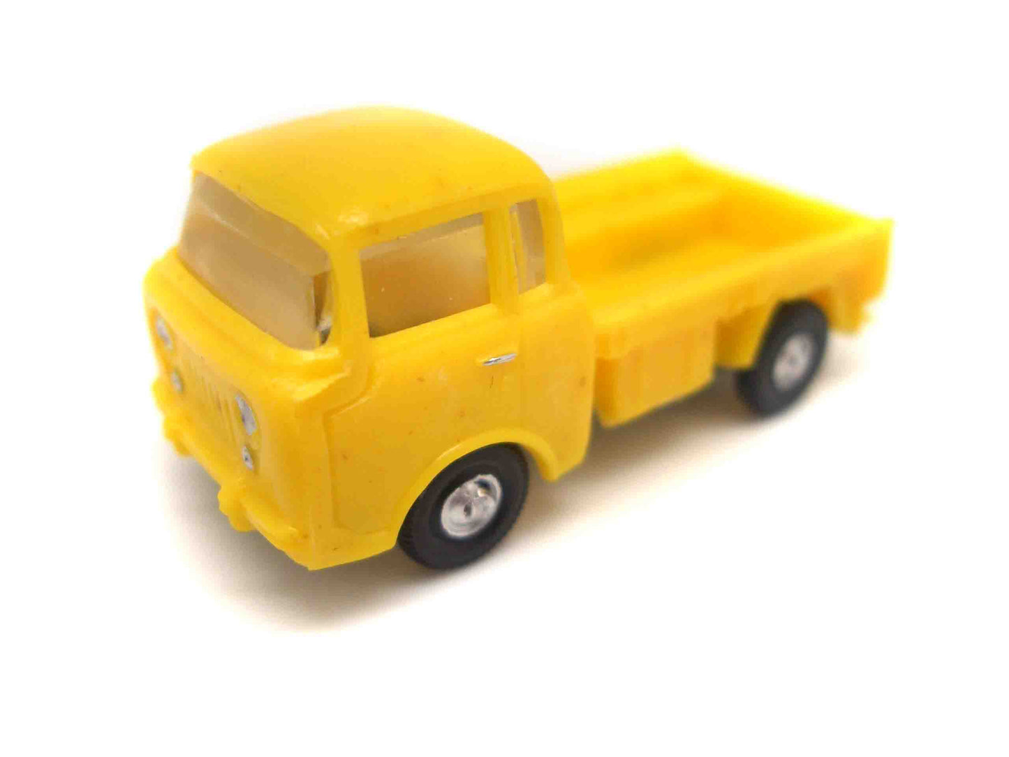 EKO 2008 HO Scale Yellow Jeep Truck