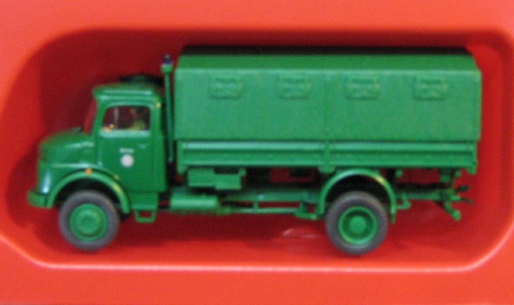 Preiser 37004 HO Mercedes-Benz LA911 Police Service Truck