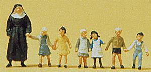 Preiser 79127 N Nun with Children Figures (Set of 7)