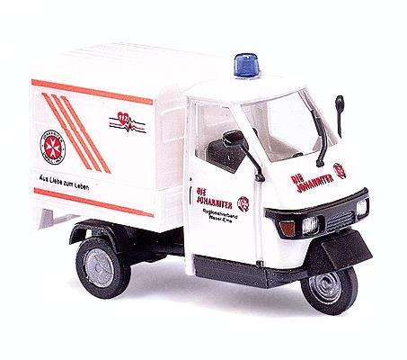 Busch 48479 Emergency 2006 Piaggio Ape 50 3-Wheel Pickup Truck - Assembled