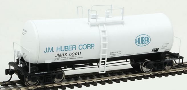 Walthers 920-100133 HO J. M. Huber 40' UTLX Funnel-Flow Tank Car #69011