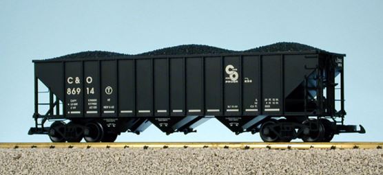 USA Trains R14022 G C&O 70-Ton 3-Bay Coal Hopper with Coal Load #86914