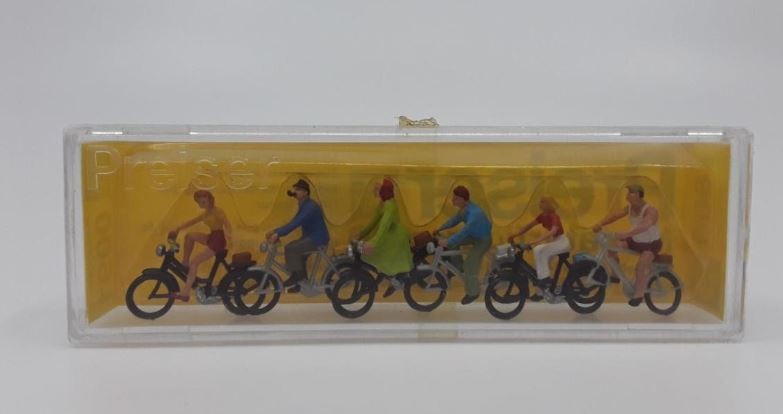 Preiser 221188 HO Men and Women Riding A Bike Figures (Set of 6)