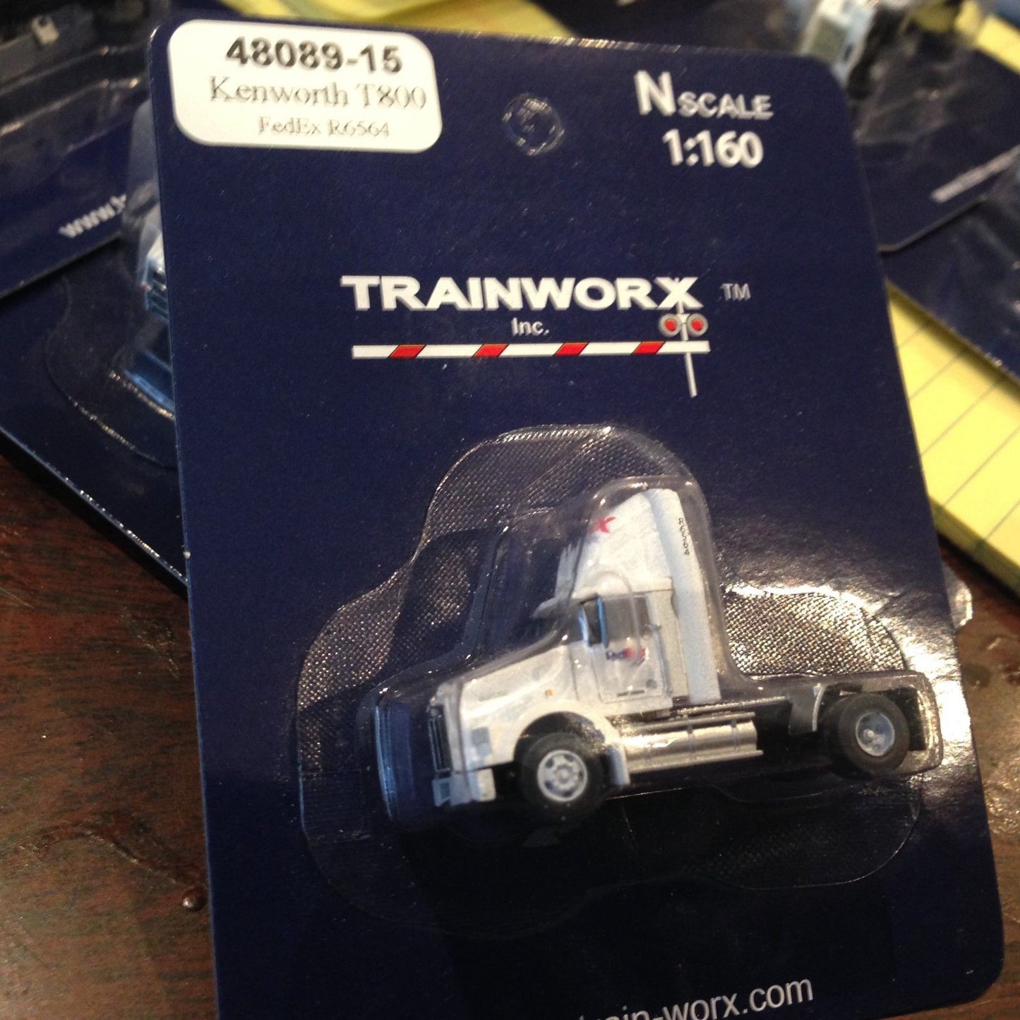 Trainworx Inc 48089-15 N Kenworth T800 Single Axle Fedex Tractor Freight