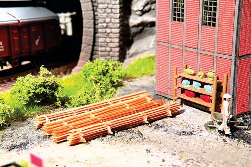 Walthers 949-4131 HO Stack of Rough Lumber 4 Piles of Fresh-Cut Lumber