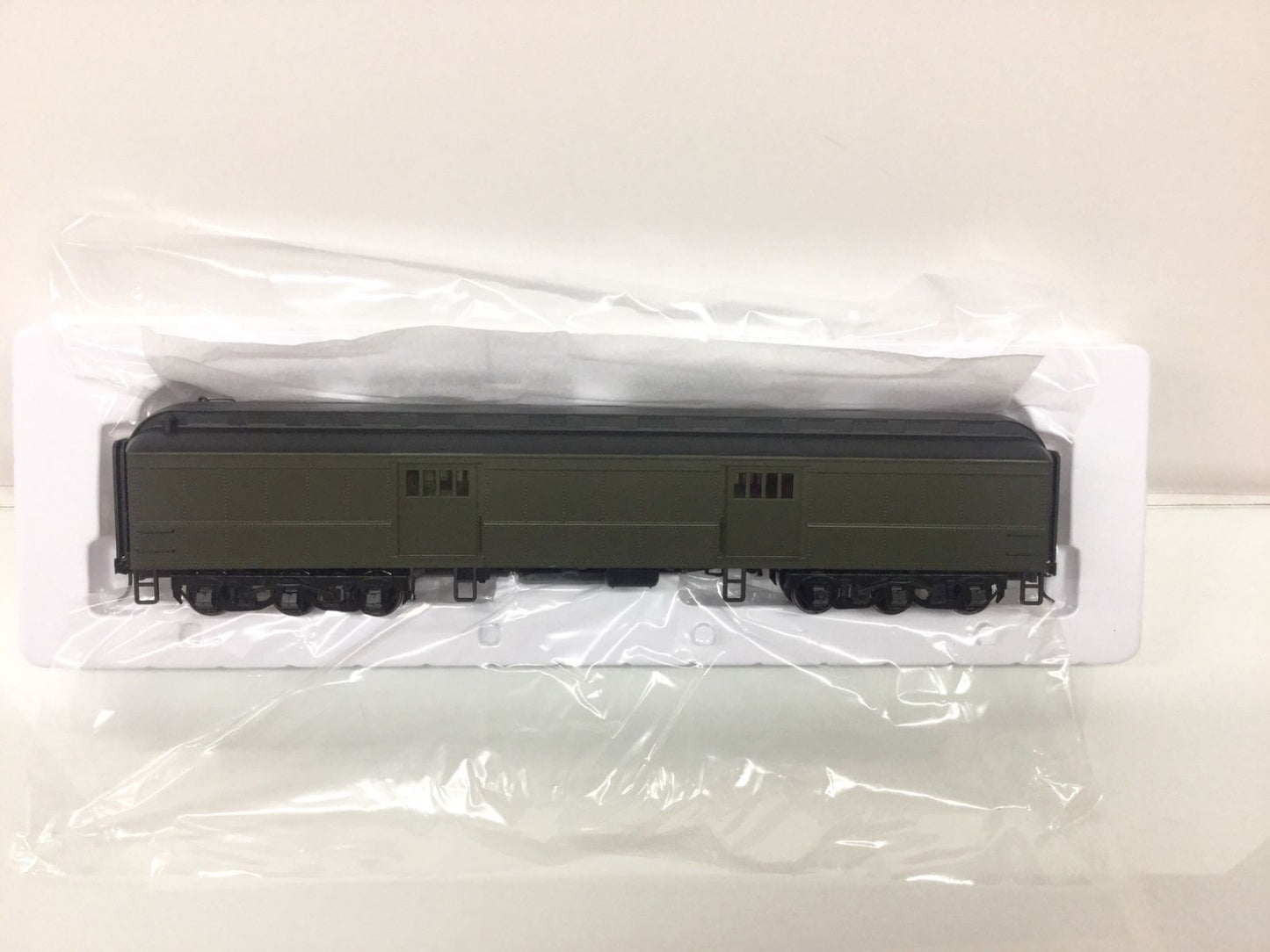 Atlas 2001350 O Unlettered Trainman 60' Baggage Passenger Car 2-Rail