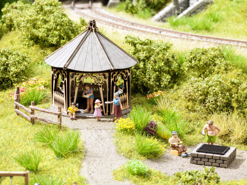 Noch 15587 HO Family Meier At Barbecue Scenery Set