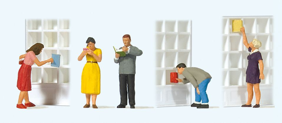 Preiser 10675 HO At the Book Store Figures (Set of 5)