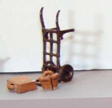 P & D Marsh PW105 OO Porter, Handcart & Luggage