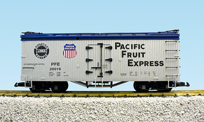 USA Trains R16005D G PFE SP/UP U.S. Refrigerator Cars (Silver/Blue) #20016