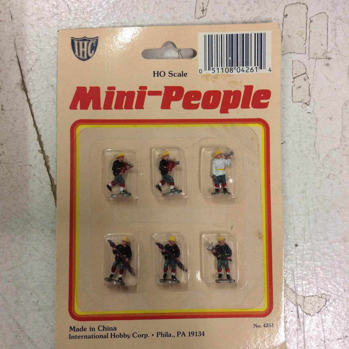 IHC 4261 HO Fireman Figures (Set of 6)