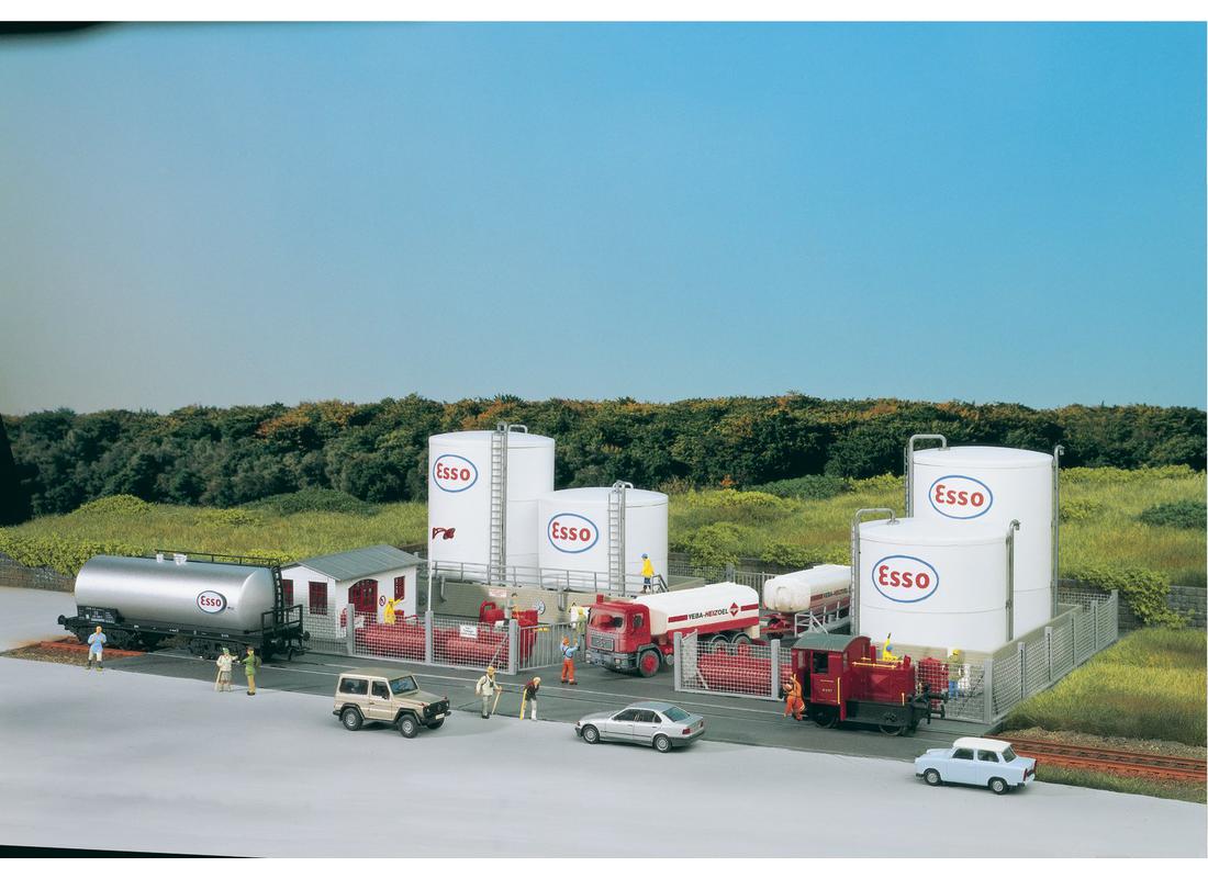 Piko 61141 HO ESSO Tank Farm Complex