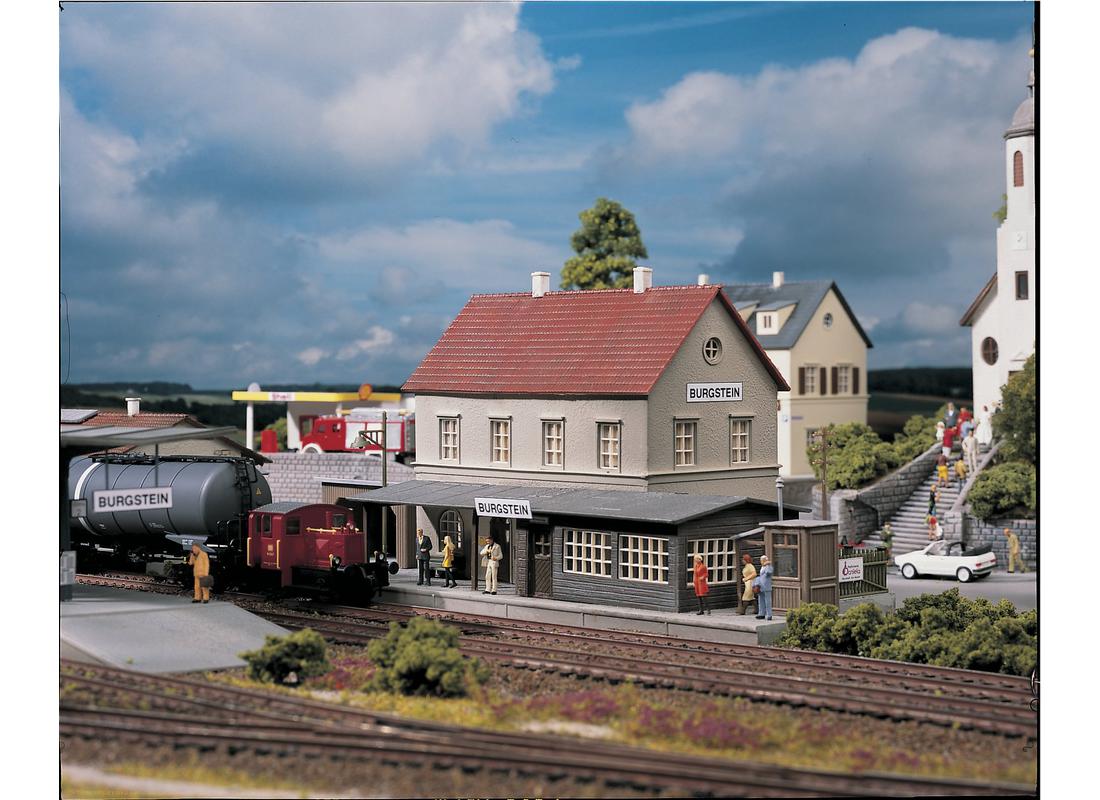 Piko 61820 HO Burgstein Station