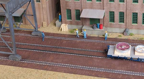 Walthers 933-4097 HO Brick Craneway Base and Street Kit