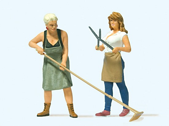 Preiser 44929 G Working Women in the Garden Figures (Set of 2)