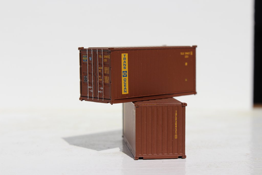 JTC Model Trains 205327 N Transocean 20' Std Containers with Magnetic System
