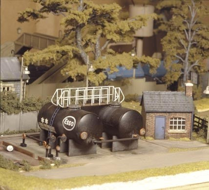 Ratio 529 OO Scale Oil Depot - Plastic Kit