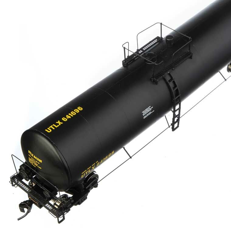 Walthers 920-100268 HO UTLX 54' 23,000 Gallon Funnel-Flow Tank Car RTR #641696