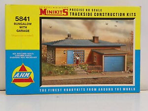 AHM 5841 HO Scale MiniKits Bungalow with Garage Building Kit
