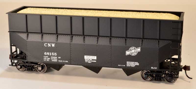 Bowser 42580 HO Chicago & North Western Woodchip Hopper Car RTR #68161