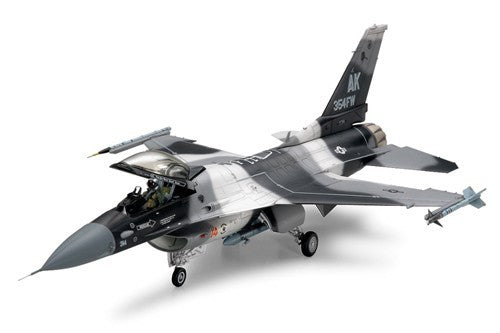 Tamiya 61106 1:48 F16C/N Aggressor Adversary Jet Fighter – Trainz